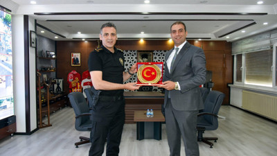 Başsavcı Altıntaş'tan Emniyet'e veda ziyareti! Karşılıklı hediye takdiminde bulunuldu