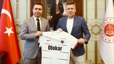 Başsavcı Karaköse kırmızı-kara formayla yeniden buluştu!