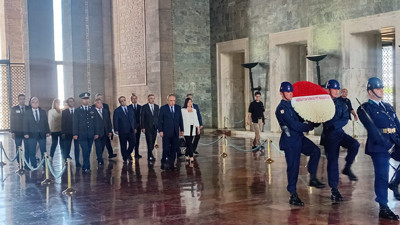 Başsavcı Aliyev'den Anıtkabir'e ziyaret! Çelenk bırakıp Şeref Defteri'ni imzaladı