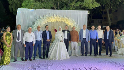 İznik'teki düğün törenine çok sayıda katılım! Hakim çift dünya evine girdi