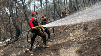 Bakırköy Adliyesi personeli yangınla mücadele ediyor! AD-KUR ekibi Bursa'da