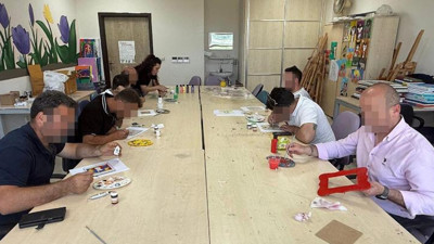 Başsavcı Şahin öncülük etti! Yükümlüler fırçalarını sabır için salladı