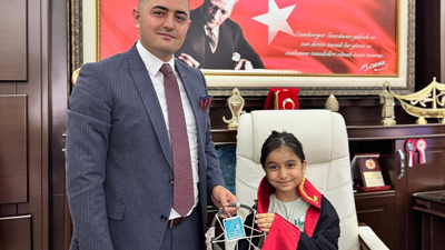 Küçük İkra’nın büyük hayali! Başsavcı cübbesini giydirip makam koltuğuna oturttu