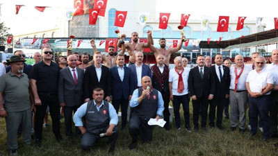 Tarihi Çardak Yağlı Güreşleri düzenlendi! Başsavcı Özkan Gürdoğan er meydanına indi
