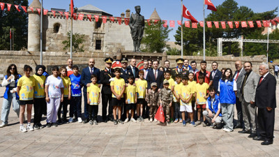 Bitlis'te 30 Ağustos törenle kutlandı! Başsavcı Genç de katıldı