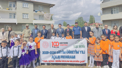 Her çocuğumuz bir fidan ilk ders yeşil vatan! Kaymakam Yılmaz ile Başsavcı Beyazay fidan dikiminde