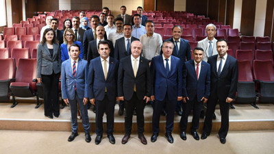 Manisa Adliyesi’nde birinci sınıfa ayrılan hakim-savcılar için tören!