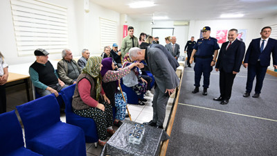 Vali Turan ve Başsavcı Taşkoparan huzurevi sakinleri ile maç yaptı