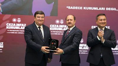 Bakan Yardımcısı Can ve CTE Genel Müdürü Yıldırım'dan kurum müdürlerine plaket
