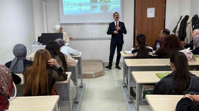 Erbaa’da kaymakam ve savcılar deneyimlerini öğrencilerle paylaştı