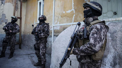 Reçeteli ilaçları uyuşturucu olarak satmaya hazırlanan çeteye operasyon