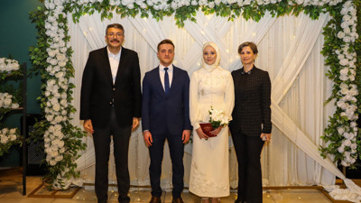 Hakkari Valisi Ali Çelik, hakim ve savcı çiftin nikahına katıldı
