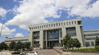 Adli emanetten altın çalan memur tutuklandı