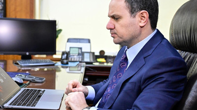 Bakan Gürlek duyurdu: Sosyal medyaya kimlik zorunluluğu geliyor