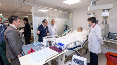 Başsavcı Dönmez ve Emniyet Müdürü Yıldız saldırıda yaralanan polisleri ziyaret etti