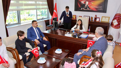 Ödemiş'te çocuklara temsili koltuk devir teslimi