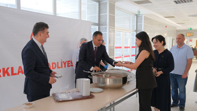 Kırklareli Adliyesinde aşure etkinliği... Başsavcı Taşkoparan aşure dağıttı