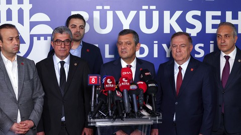 Özgür Özel duyurdu! CHP kayyum iddialarının ardından Olağanüstü Kurultay kararı aldı