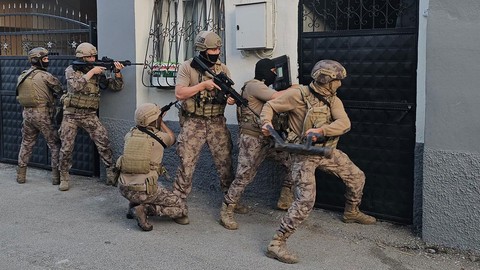 İzmir merkezli 5 ilde FETÖ operasyonu: Çok sayıda kişi gözaltına alındı