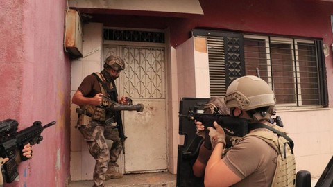 İstanbul'da terör örgütü DEAŞ operasyonu: 16 kişi yakalandı