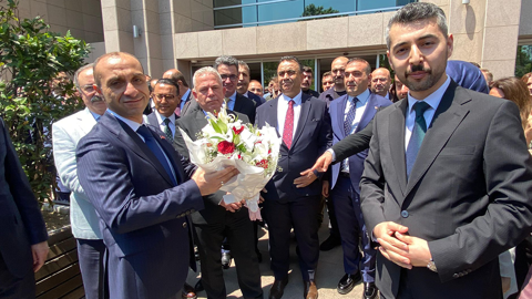 İstanbul Adliyesi'nde veda töreni! Büro Memur-Sen, Özdemir'i çiçeklerle uğurladı