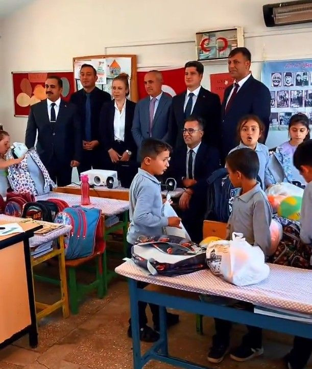 Siverek’te köy okulundaki çocukların yüzleri güldü! Siverek Cumhuriyet Başsavcısı Seçkin Şahan öncülük etti - Resim: 4
