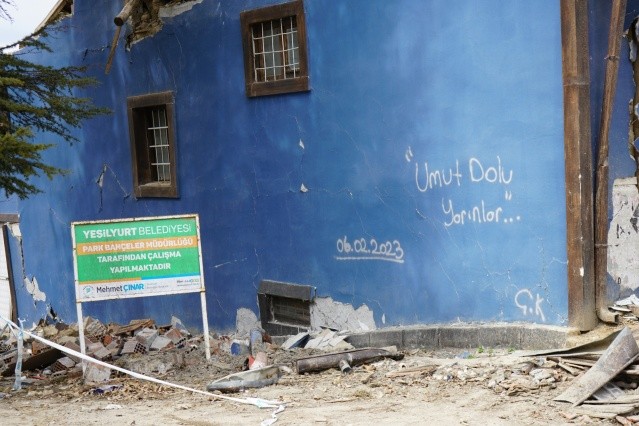 Depremin etkilediği Malatya'da duygulandıran duvar yazıları - Resim: 4