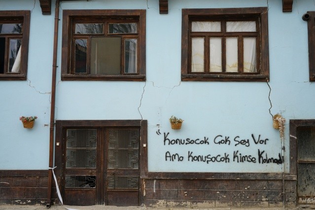Depremin etkilediği Malatya'da duygulandıran duvar yazıları - Resim: 3