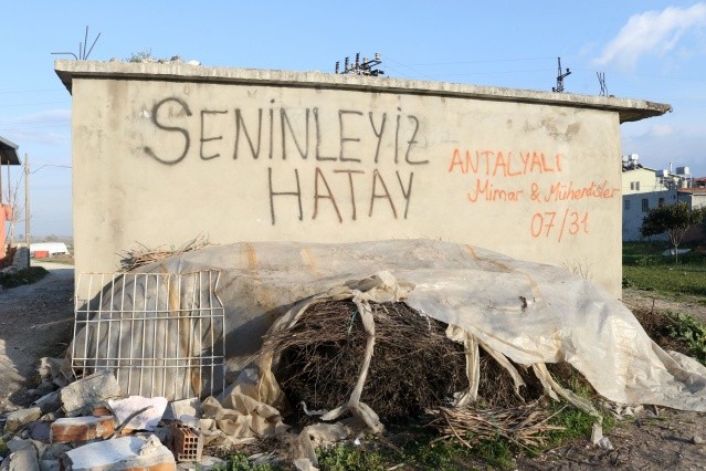 Yıkık şehir Hatay’da umut yeşerten duvar yazıları: Yıkılma, biz varız - Resim: 7