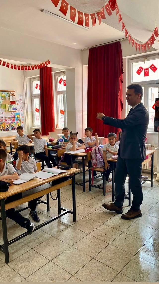 Başsavcı Karaköse, her şeyin başladığı yerde! Minik yüreklere ilham aşıladı - Resim: 2