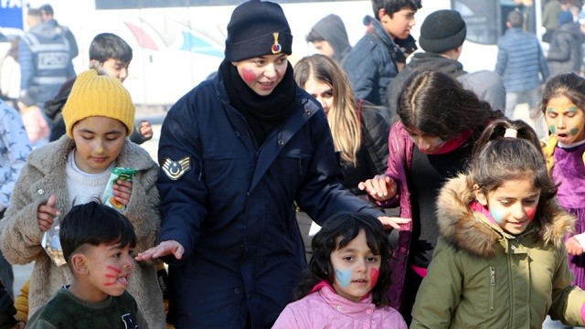 Çocukların komutan ablası: Jandarma Astsubay Belkıs Şahiner depremzede çocuklara destek oluyor - Resim: 7