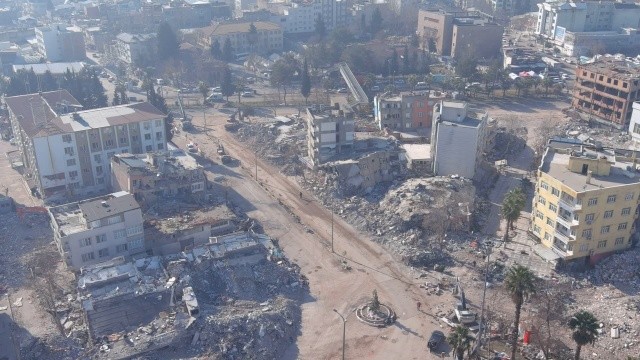 Küçük bedenlerin sınırları aşan koca yüreği! Çocuklardan depremzedelere duygulandıran notlar - Resim: 1