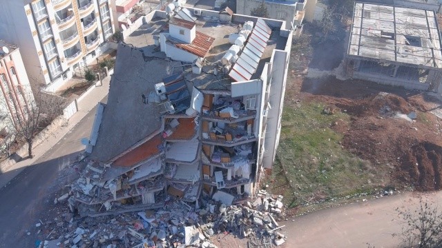 Küçük bedenlerin sınırları aşan koca yüreği! Çocuklardan depremzedelere duygulandıran notlar - Resim: 3