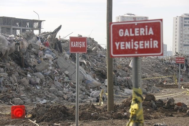 Binalar gitti, tabelalar geldi! Diyarbakır'da içler acısı görüntü - Resim: 9
