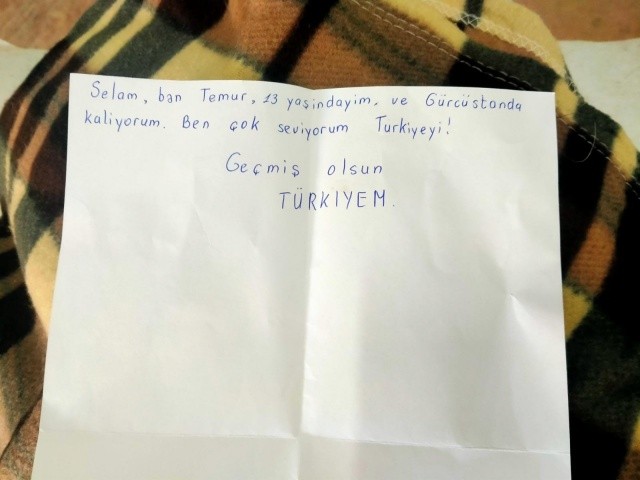 Küçük bedenlerin sınırları aşan koca yüreği! Çocuklardan depremzedelere duygulandıran notlar - Resim: 7