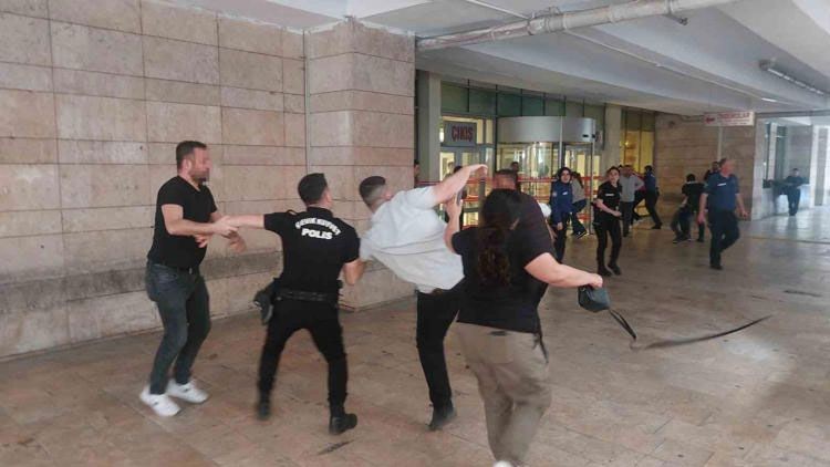 Samsun Adliyesi’nde duruşma çıkışı ortalık savaş alanına döndü - Resim: 1