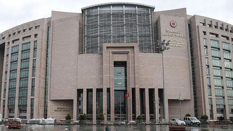İstanbul Adalet Sarayı’nda bariyerler devrildi! İki adliye çalışanı yaralı - Resim: 1