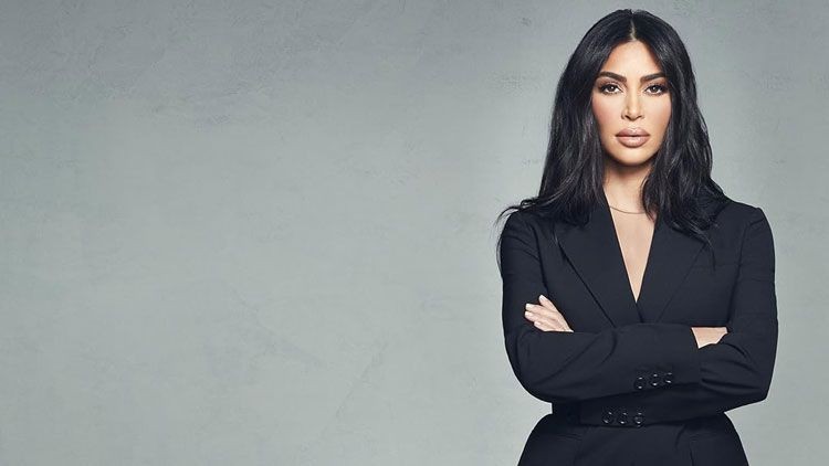 Kim Kardashian avukat oluyor! Kep giyip diploma aldı… - Resim: 6