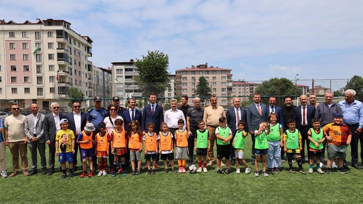 Arhavi Savcısı Ateş, futbol şenliği için sahadaydı - Resim: 1