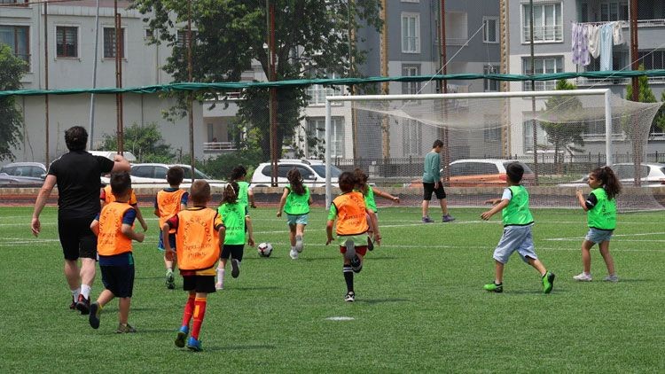 Arhavi Savcısı Ateş, futbol şenliği için sahadaydı - Resim: 4