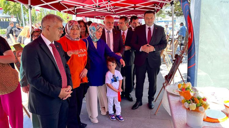 Başsavcı Süren ve Komisyon Başkanı Ünlü kadın emeği sergisine katıldı - Resim: 4