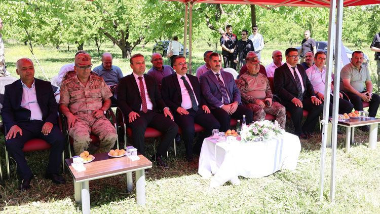 Başsavcı Meriç Dede, bu kez de kayısı hasadında - Resim: 4