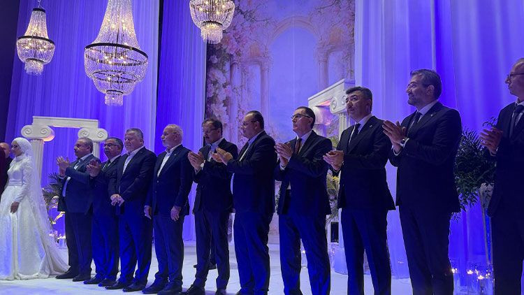 Yargı ve siyaset dünyasını buluşturan düğün! Başsavcı Solmaz’ın oğlu dünyaevine girdi - Resim: 4