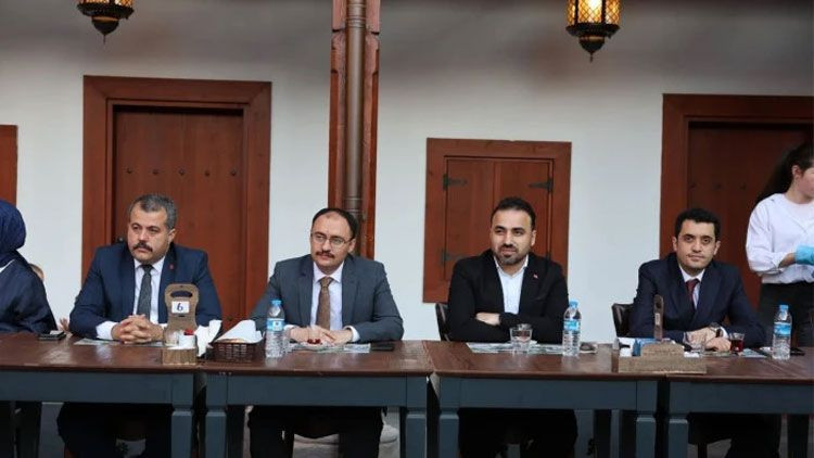 Vezirköprü'de görev yeri değişen hakim ve savcılara veda programı! - Resim: 1