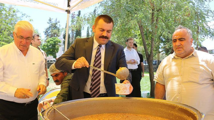 Pazarcık’ta anlamlı etkinlik! Başsavcı Özkaynak’tan aşure ikramı… - Resim: 4