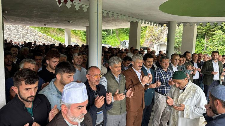 Turan Kuloğlu’nun acı günü! Cenazesi Trabzon’da kaldırıldı… - Resim: 3