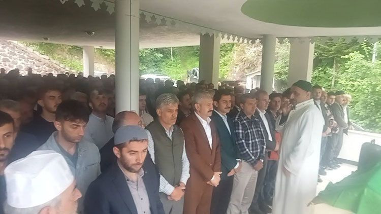 Turan Kuloğlu’nun acı günü! Cenazesi Trabzon’da kaldırıldı… - Resim: 4
