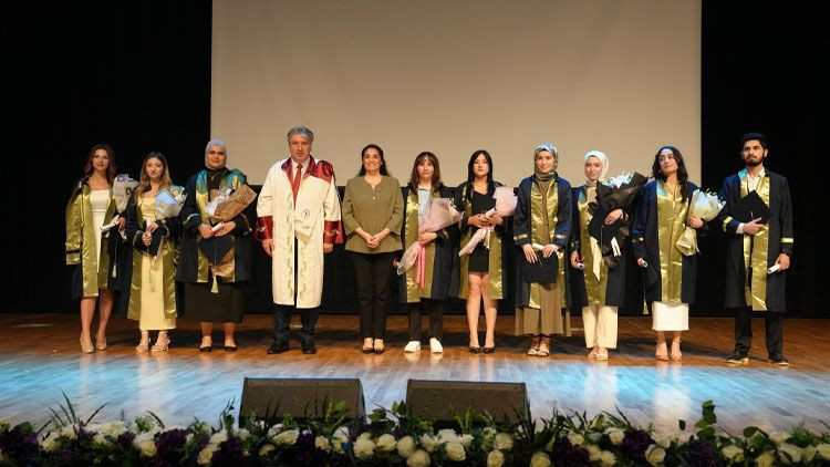 Başsavcı Öksüz gelecekteki meslektaşlarının heyecanına ortak oldu - Resim: 2