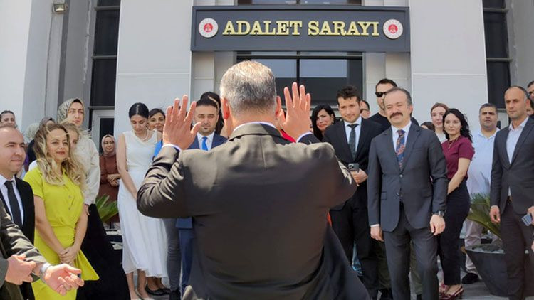 Başsavcısı Çelikkol, Hatay Adliyesi’nden alkışlarla uğurlandı - Resim: 1