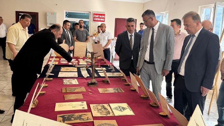 Başsavcı Uğurlu hükümlülerin sergisini gezdi! - Resim: 2